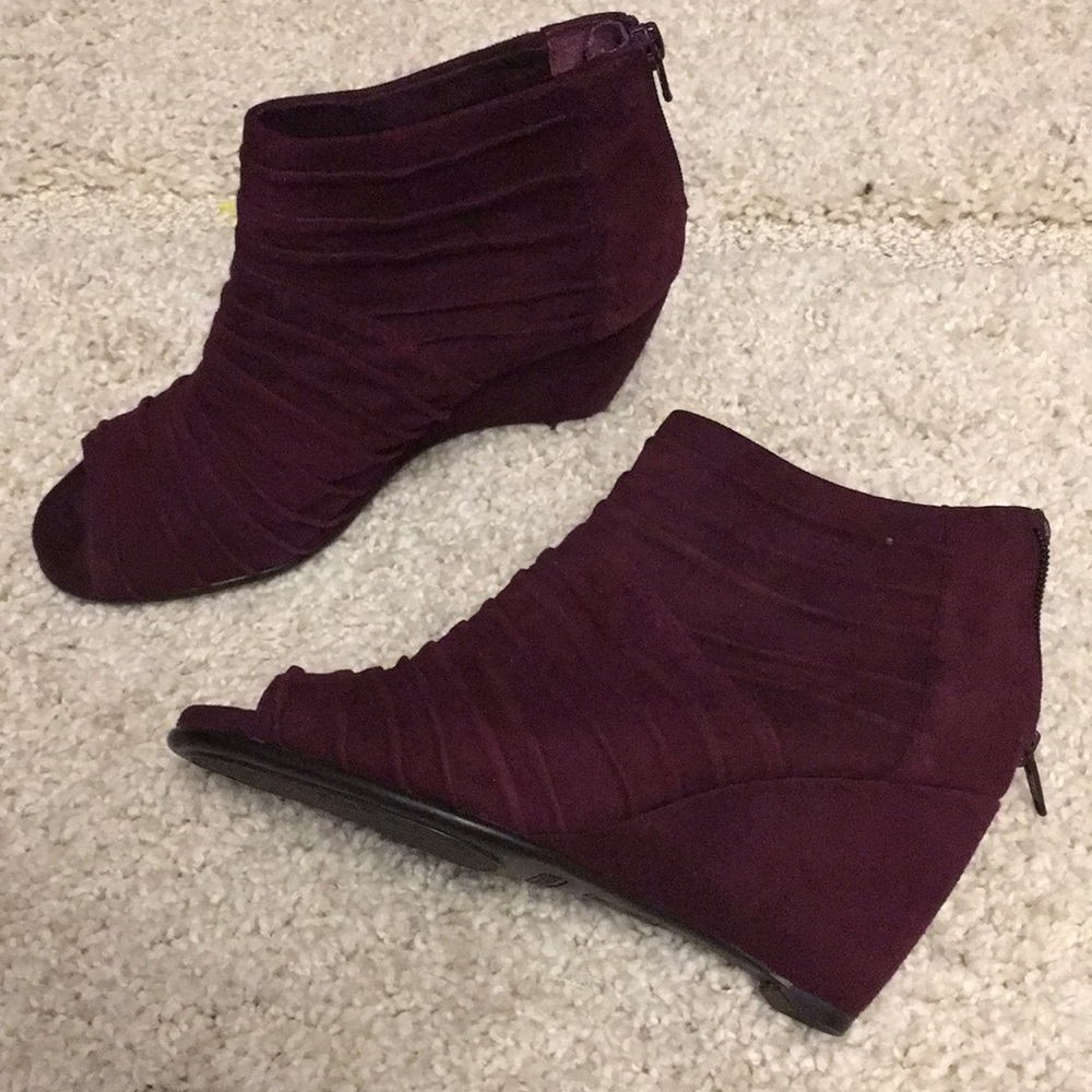 Aerosoles Suede Peep Toe Wedge Dark Purple - Picture 2 of 7